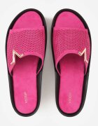 vices Papuci Fuchsia cu Ornament Metalic cu Pană cu Partea Superioară Ajurată Glesenne