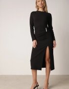 vices Rochie cambrată negră cu încrețituri și perle Adorre