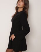 vices Rochie neagră cu croi cloș cu mâneci ample Natemia