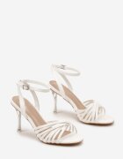 vices Sandale Albe cu toc Stiletto cu cataramă și barete decorative Rujana