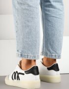 yolera Sneakers Albi în Stilul Tenisilor Iconici Decorați cu Aplicație Zillifia