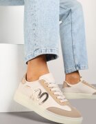 yolera Sneakerși Bej închis în stilul tenișilor iconici decorați cu aplicație Zillifia