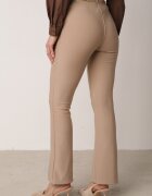yu & me Pantaloni Bej Evazați cu Lănțișor Riselda