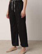 yu & me Pantaloni Eleganți Negri din Bumbac și Viscoză cu Curea-Eșarfă din Material Vetina