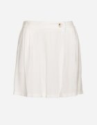 yu & me Pantaloni scurți tip fustă Albi din In decorați cu Pliu Salloril