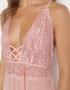 yuna Cămașă de noapte roz cu bretele reglabile decorată cu dantelă și Chiloți tanga din plasă Arnavise