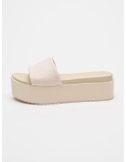 Calvin Klein Jeans Papuci cu talpa flatform - Maro nisip