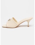 GUESS Papuci cu toc lacuiti - Bej deschis