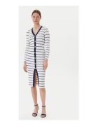 GUESS Rochie cambrata cu decolteu in V si model cu dungi