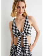 KOTON Top crop in carouri cu detaliu innodat - Alb/Negru