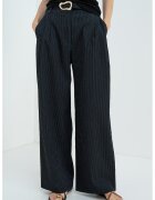 sOliver Pantaloni cu croiala ampla - model in dungi si curea asortata - Negru/Alb optic