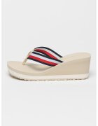 Tommy Hilfiger Papuci flip-flop cu talpa wedge - Bej deschis/Bleumarin