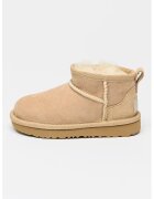 UGG Ghete rezistente la apa din piele intoarsa Classic Ultra Mini - Maro nisip
