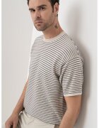 United Colors Of Benetton Tricou cu decolteu la baza gatului si imprimeu in dungi - Albastru ultramarin/Bej deschis