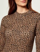 Marc Cain Guler înalt | Slim Fit
