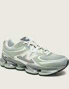 New Balance Sneakers U2000