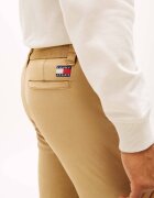 Tommy Jeans Pantaloni chino Scanton TH x F.C. Liverpool | Slim Fit