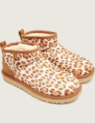 UGG Bocanci W CLASSIC ULTRA MINI PLAINS | piele întoarsă (zamsz) | cu adaos de lână
