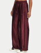 adidas Pantaloni trening Seasonal Essentials KV6852 Regular Fit