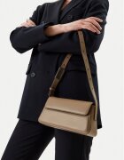 Calvin Klein Jeans Geantă Belted Small Shoulder Bag LV04K3110G