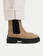 JENNY Botine CEO-WS6572-05