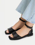 JENNY Sandale CEO-O-240725-1