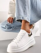  Adidași Alb-Auriu cu Talpă Groasă cu Perforații și Decor cu Ursuleț de Cauciuc Aireth
