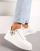  Adidași Alb-Bej cu șireturi din piele ecologică cu platformă cu lănțișor și pandantive Salvania