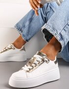  Adidași albi-aurii cu Pandantiv Metalic pe Șireturi Decorat cu Cirkonii Edosa