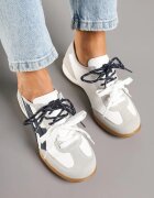  Adidași Albi decorați cu model geometric și cu șiret dublu Hirozi