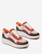  Adidași Albi-Portocalii pe Platformă decorați cu Nituri și Inserții Patchwork Jeneria