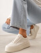  Adidași Bej cu Perforații pe Platformă Treresa