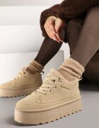  Adidași bej închis stilizați ca cizme de zăpadă decorați cu blană Maviena
