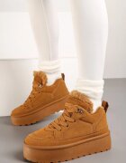  Adidași Maro Stilizați ca Ghete de zăpadă Decorați cu Blană Maviena