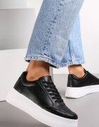  Adidași Negri cu Perforații pe Platformă Treresa