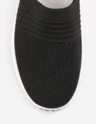  Adidași Negri Elastici cu Inserție Metalică pe Călcâi Jestella