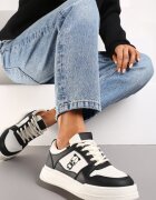  Adidași Negru-Alb cu Perforație Mică și Imprimeu Mic Fredomia