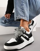  Adidași Negru-Alb pe Platformă Joasă cu Pandantiv și Șireturi Decorative Salam