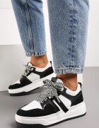  Adidași Negru-Alb pe Platformă Joasă cu Pandantiv și Șireturi Decorative Salam