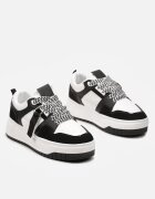  Adidași Negru-Alb pe Platformă Joasă cu Pandantiv și Șireturi Decorative Salam