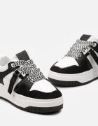  Adidași Negru-Alb pe Platformă Joasă cu Pandantiv și Șireturi Decorative Salam