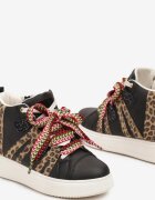  Adidași Streetwear Negri cu Talpă Groasă Decorați cu Inserții Contrastante Kaittane