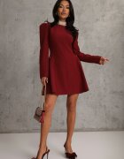allyson Rochie Bordeaux cu croială cloș cu ornament lateral Eleslia