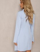 allyson Rochie Mini albastră deschisă cu Pliuri și Decolteu Petrecut Decorată cu Nasturi Eiloni