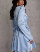 allyson Rochie Mini Albastră Din Satin Cu Volane și Curea La Spate În Talie Catriona