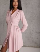 allyson Rochie Mini Roz cu Pliuri și Decolteu Petrecut Decorată cu Nasturi Eiloni