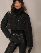 ann gissy Jachetă Puffer Scurtă Neagră cu guler ridicat și cusături matlasate decorată cu capse Zinovira