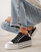 ballada Tenisi Negri cu un design clasic pe platformă Opheme