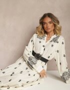 belcci Rochie Albă-Neagră Evazată Decorată cu Broderie și Model Boho Ronavere