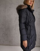 bh forever Geacă Bleumarin Lungă Matlasată Tip Parka cu șnur în talie și Blană Artificială Abelasa